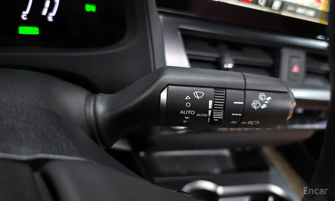 Фото 18 - Lexus UX