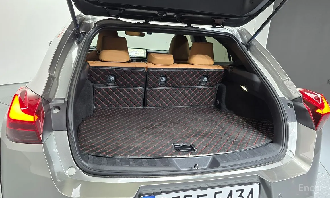 Фото 20 - Lexus UX