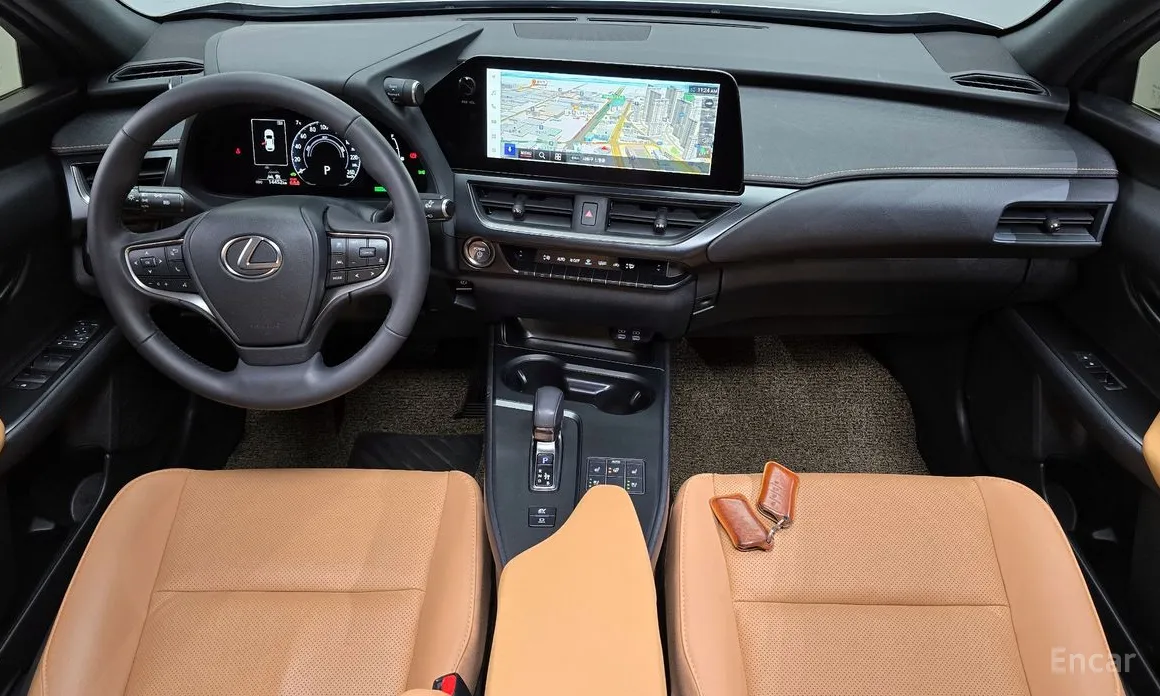Фото 7 - Lexus UX