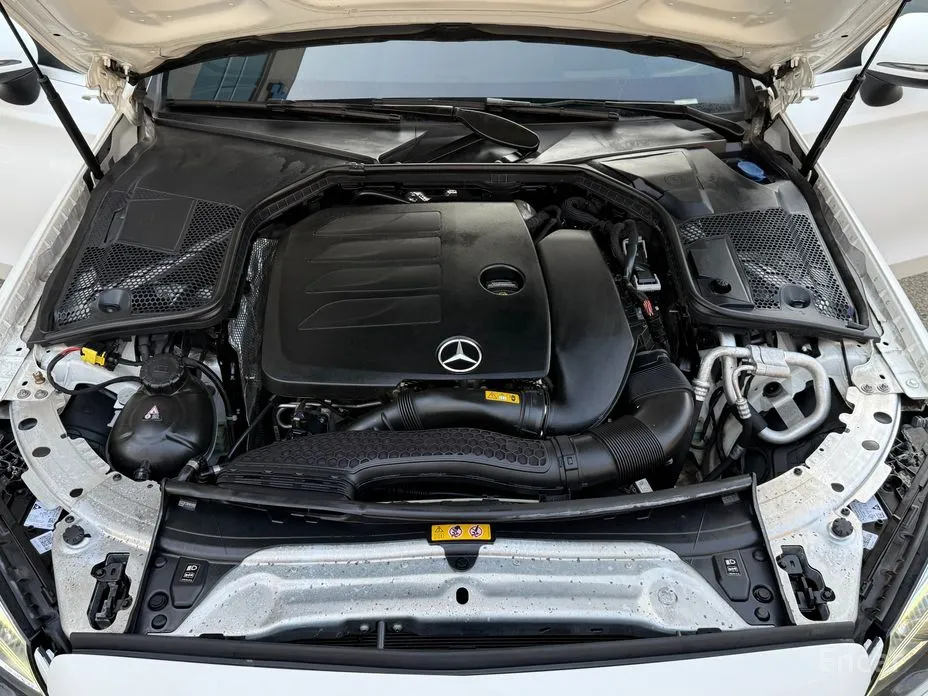 Photo 14 - Mercedes-Benz C-Class