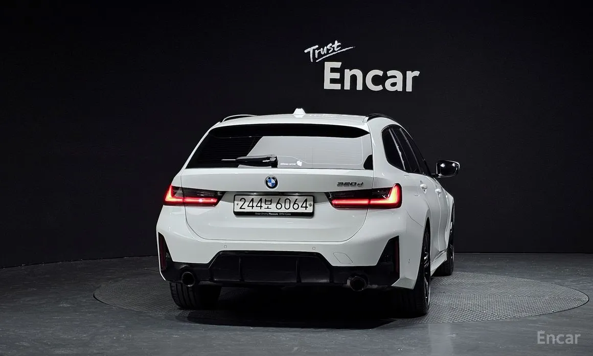 Photo 4 - BMW 3 Series