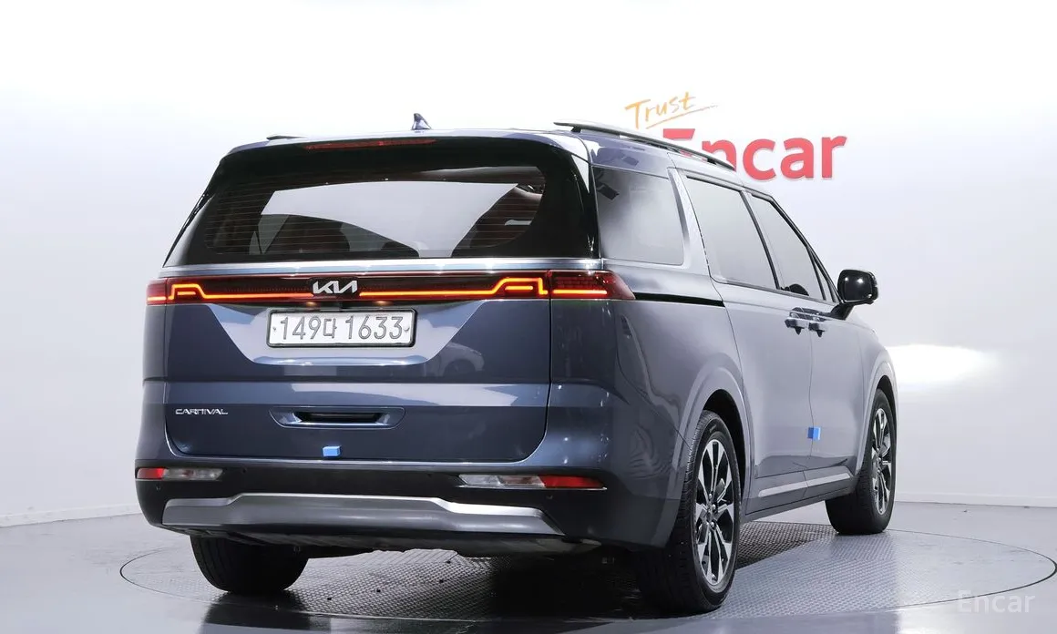 Photo 2 - Kia Carnival