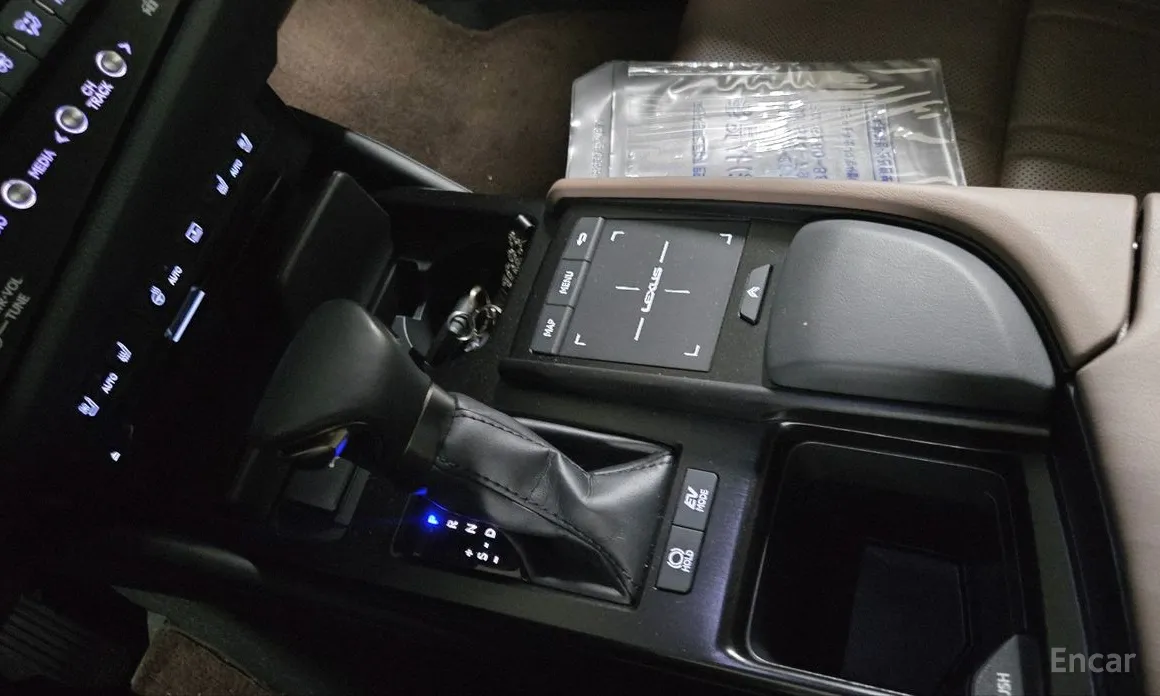 Фото 10 - Lexus ES