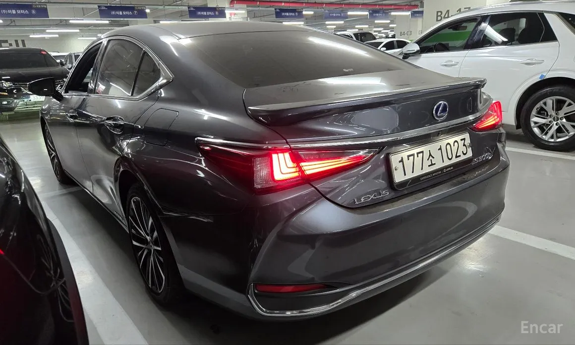 Фото 3 - Lexus ES