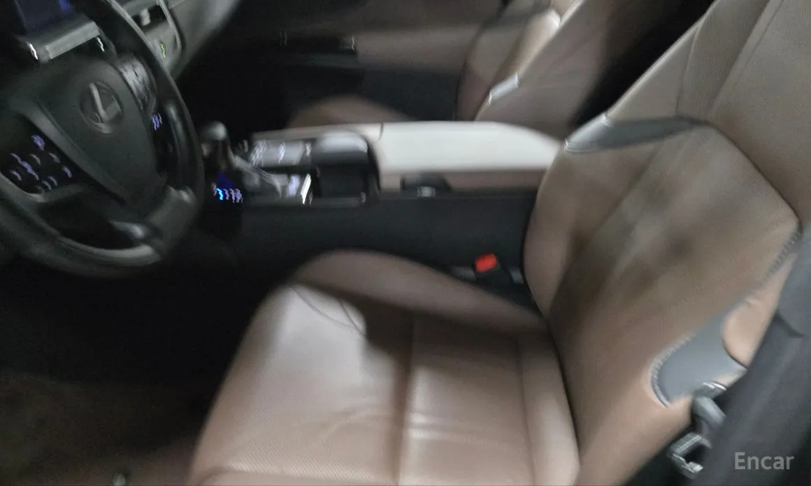 Фото 5 - Lexus ES