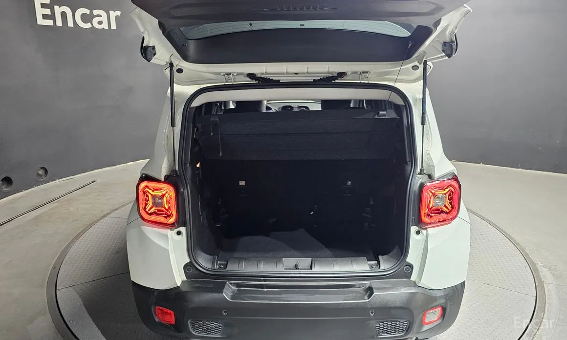 Фото 20 - Jeep Renegade