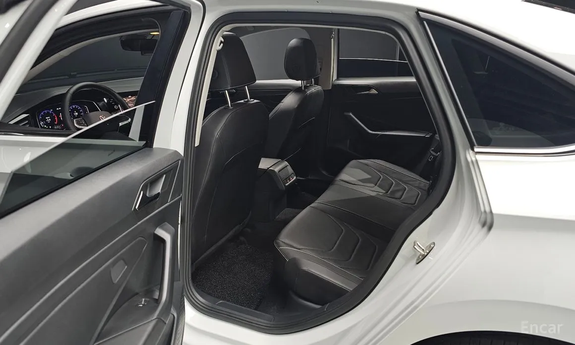 Photo 12 - Volkswagen Jetta