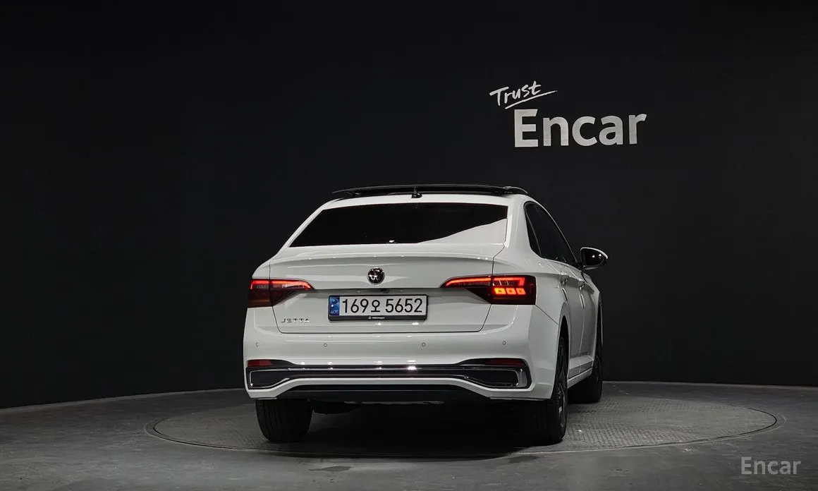 Photo 4 - Volkswagen Jetta