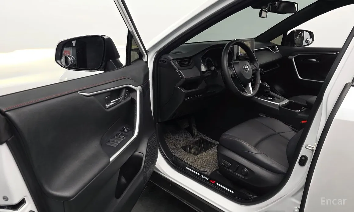 Photo 11 - Toyota RAV4