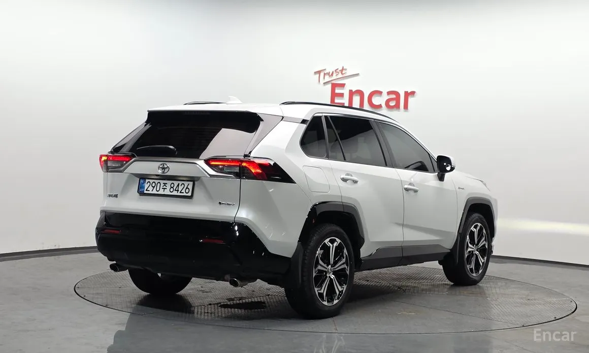 Photo 2 - Toyota RAV4