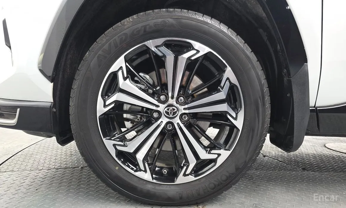 Photo 5 - Toyota RAV4