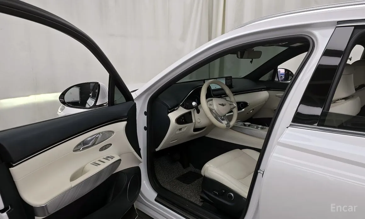 Photo 10 - Genesis GV70