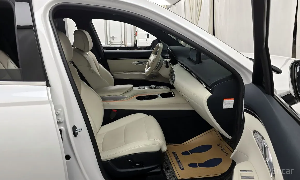 Photo 11 - Genesis GV70