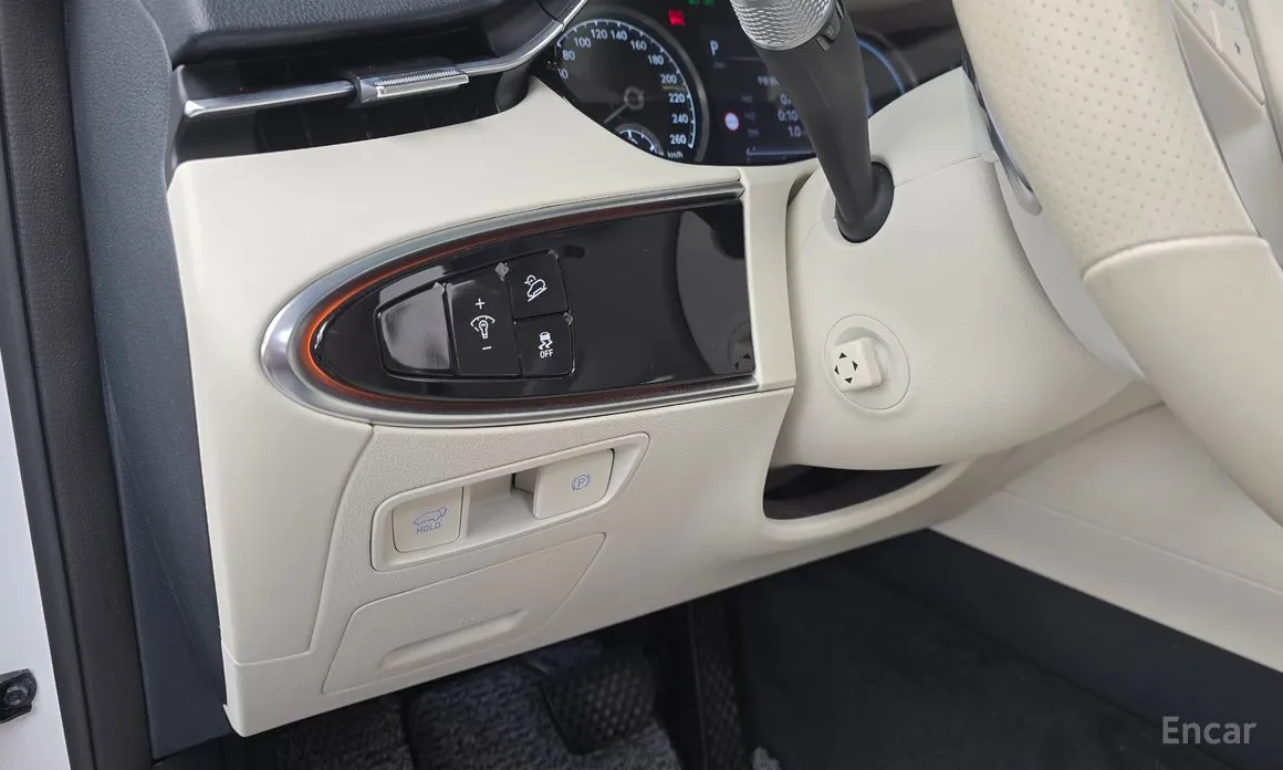 Photo 18 - Genesis GV70