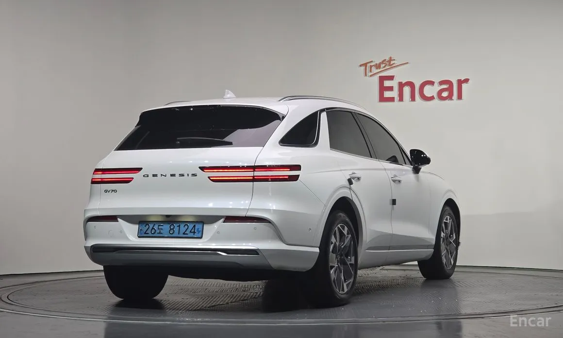 Photo 2 - Genesis GV70