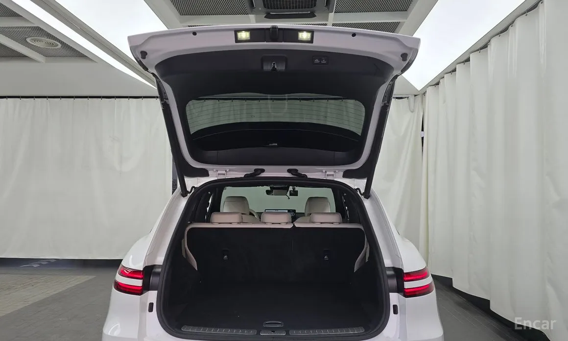 Photo 20 - Genesis GV70