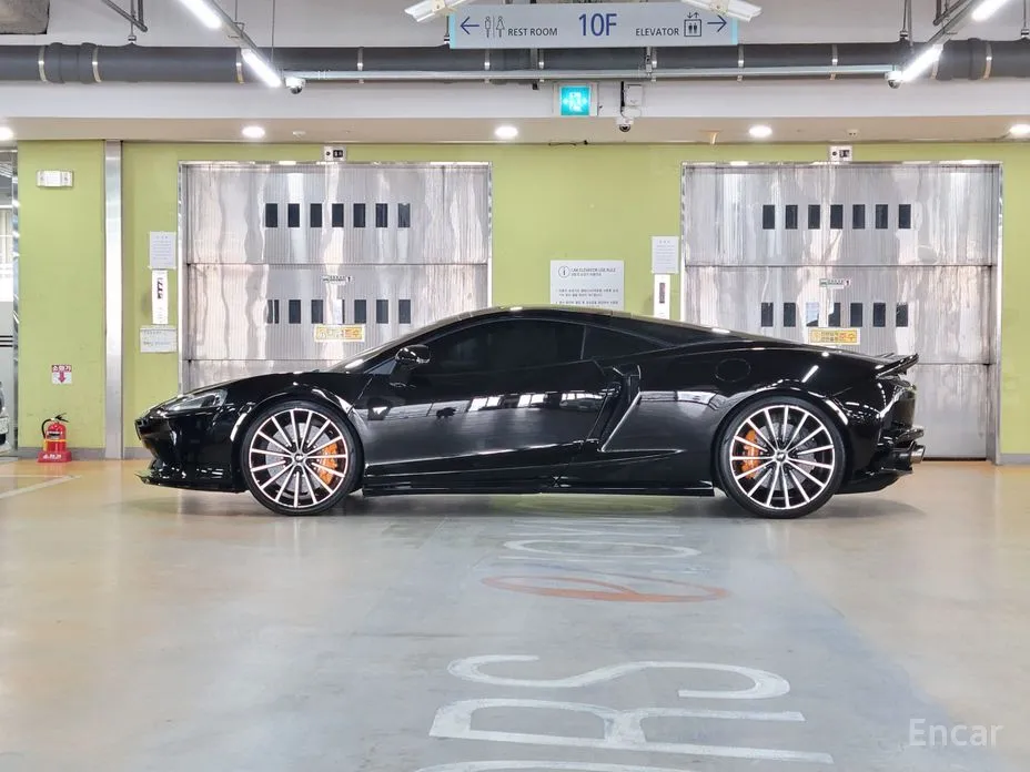 Фото 2 - McLaren GT