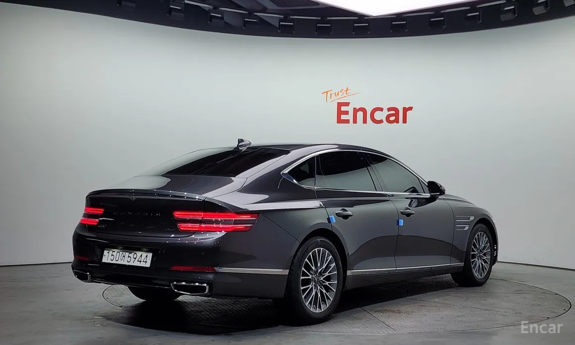 Фото 2 - Genesis G80