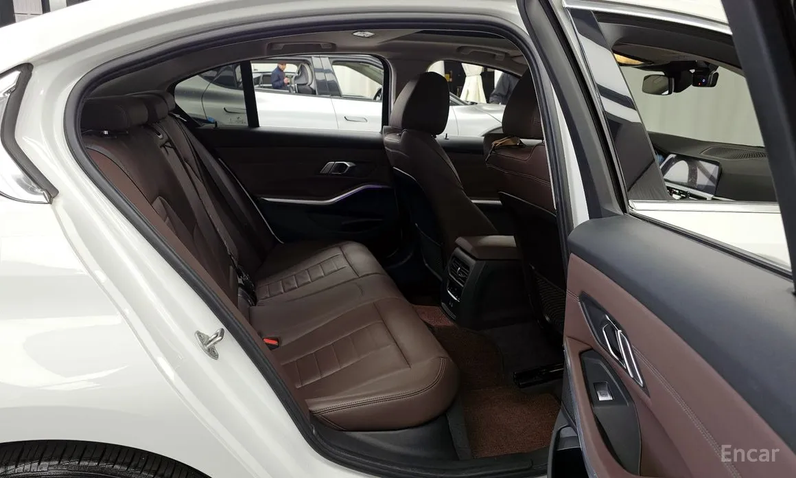 Photo 12 - BMW 3 Series