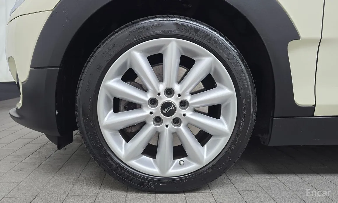 Photo 5 - Mini Clubman