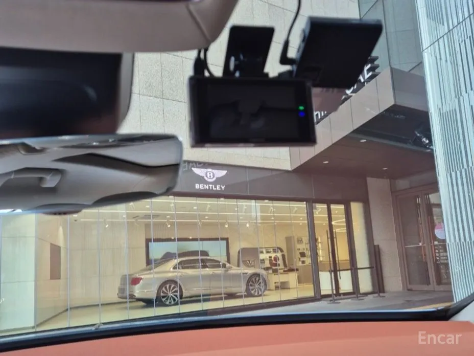 Фото 12 - Bentley Flying Spur