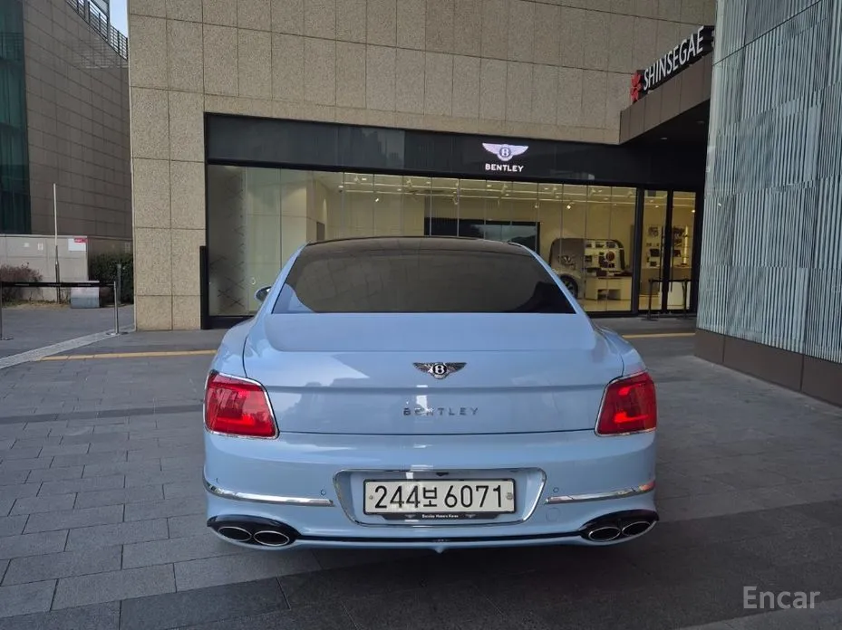 Фото 4 - Bentley Flying Spur