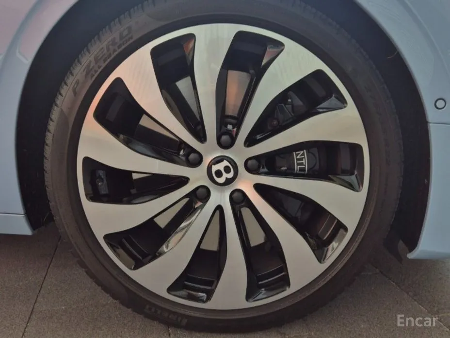 Фото 5 - Bentley Flying Spur