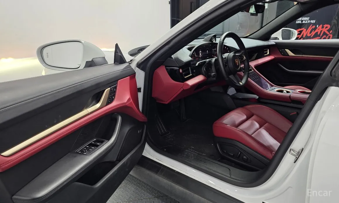 Фото 10 - Porsche Taycan