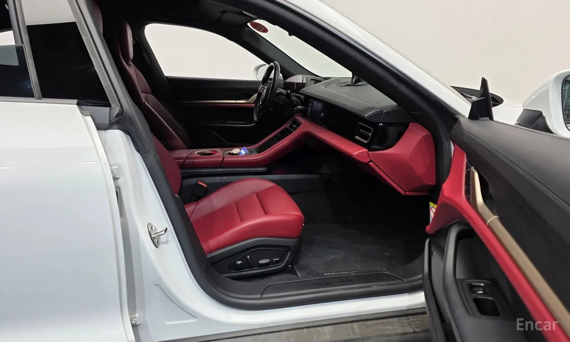 Фото 11 - Porsche Taycan