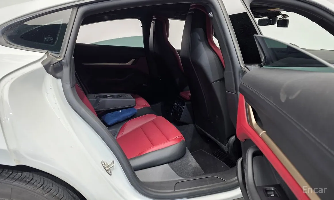 Фото 12 - Porsche Taycan