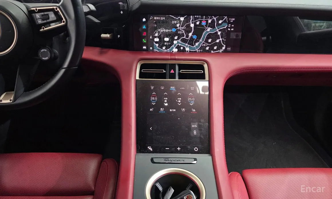 Фото 14 - Porsche Taycan