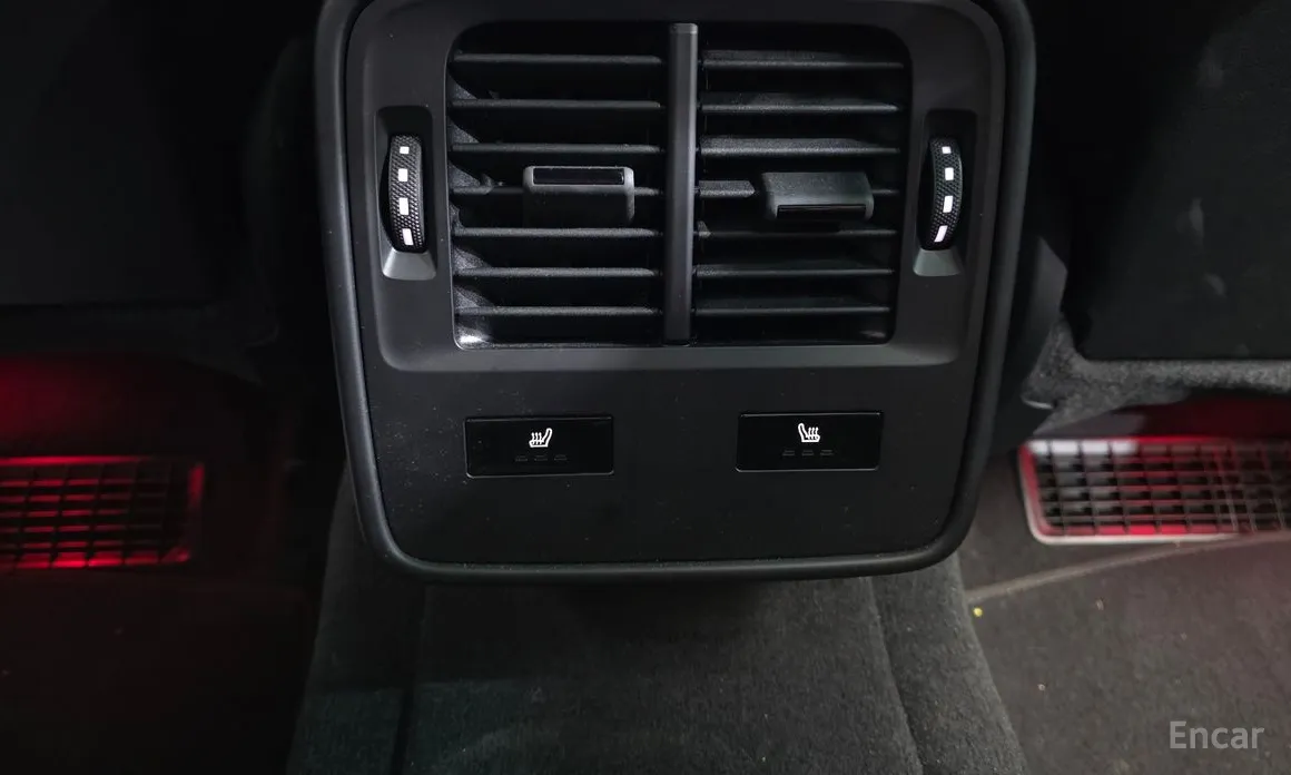 Фото 18 - Porsche Taycan