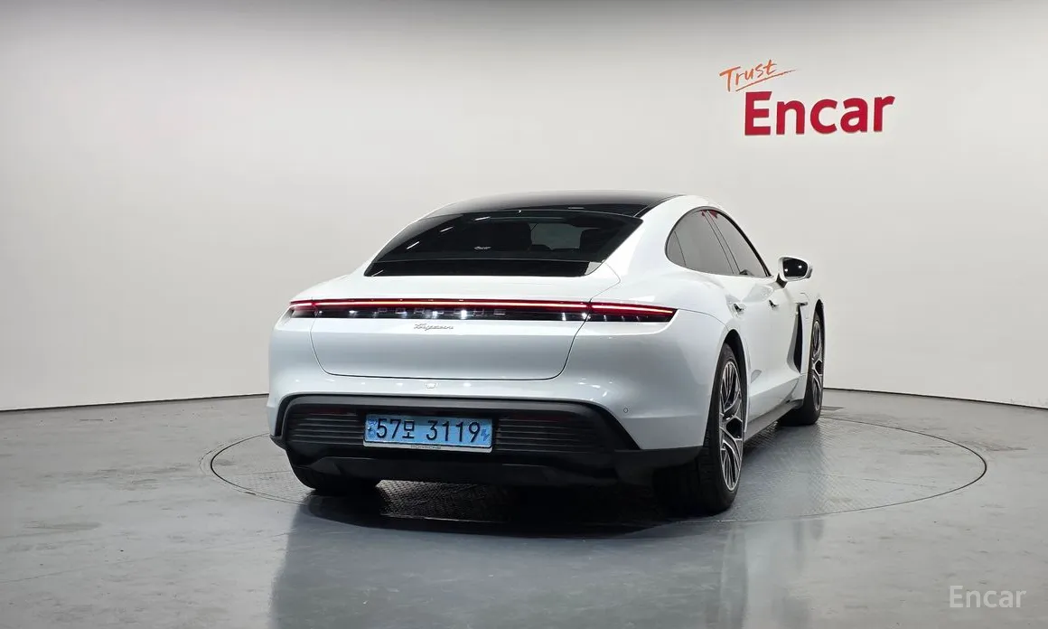 Фото 4 - Porsche Taycan