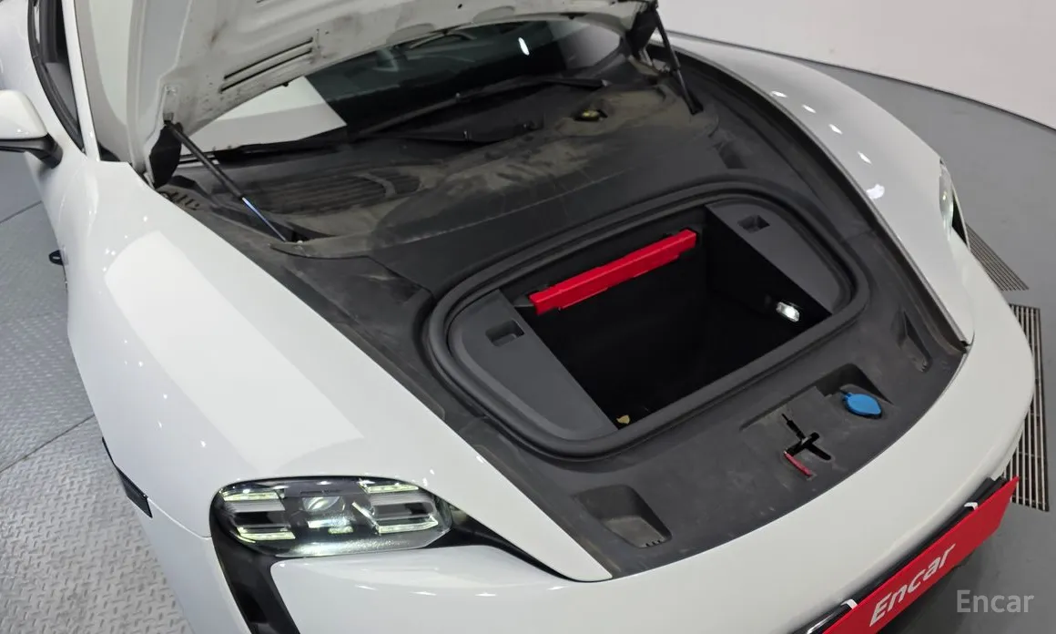 Фото 6 - Porsche Taycan