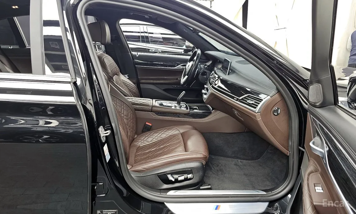 Фото 11 - BMW 7 Series