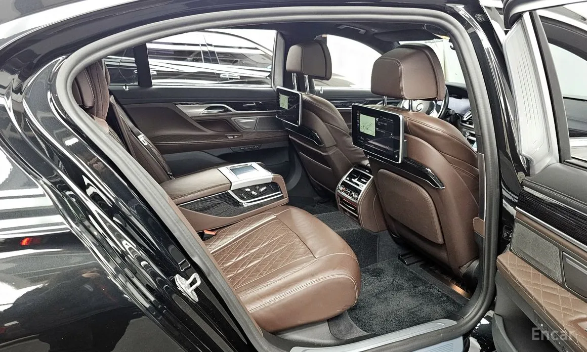 Фото 12 - BMW 7 Series