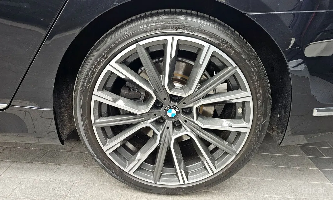 Фото 5 - BMW 7 Series