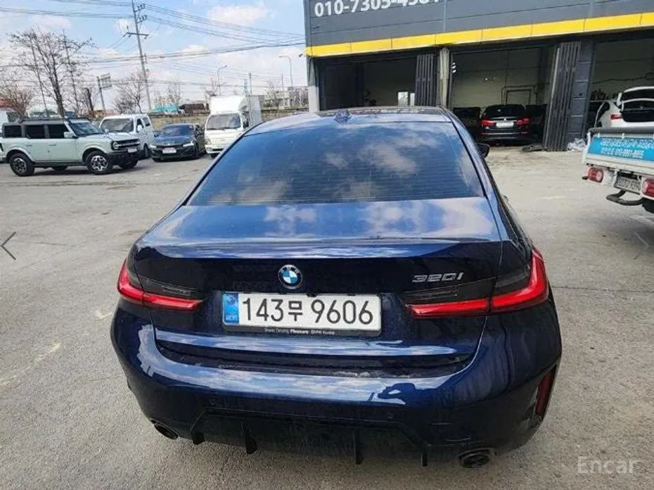 Photo 4 - BMW 3 Series