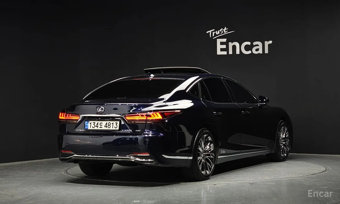 Фото 2 - Lexus LS