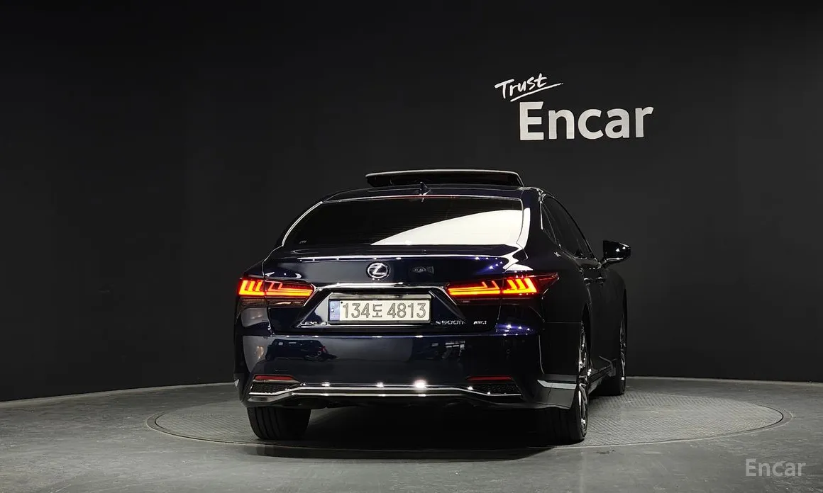 Фото 4 - Lexus LS