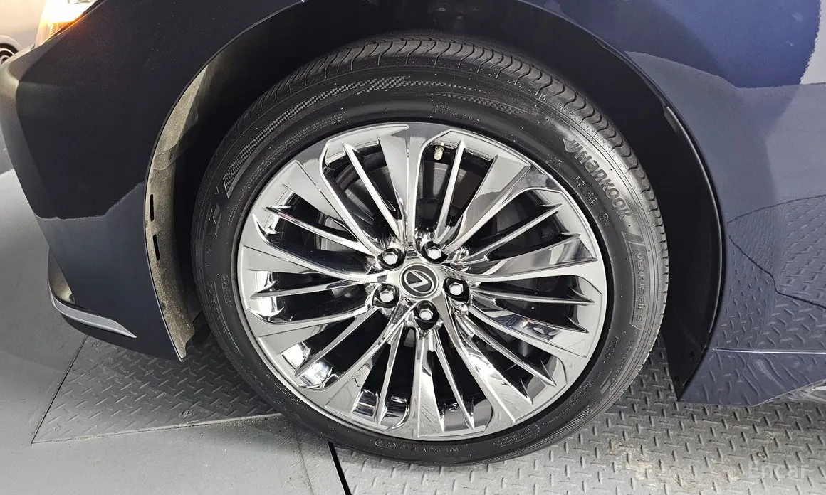 Фото 5 - Lexus LS