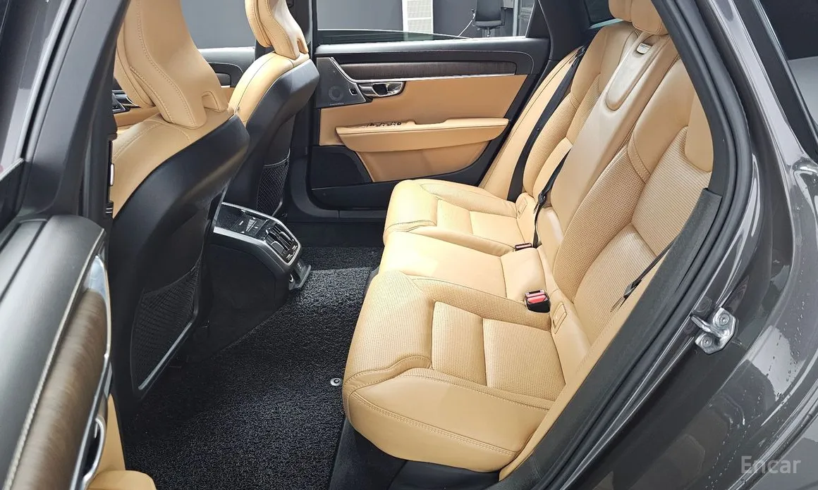 Фото 12 - Volvo S90