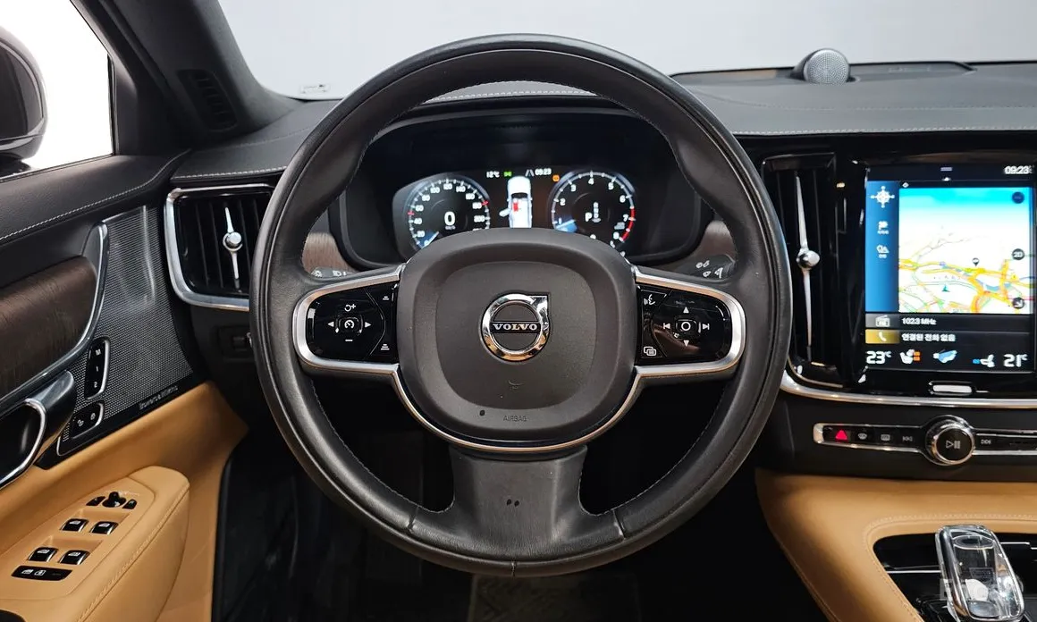 Фото 13 - Volvo S90