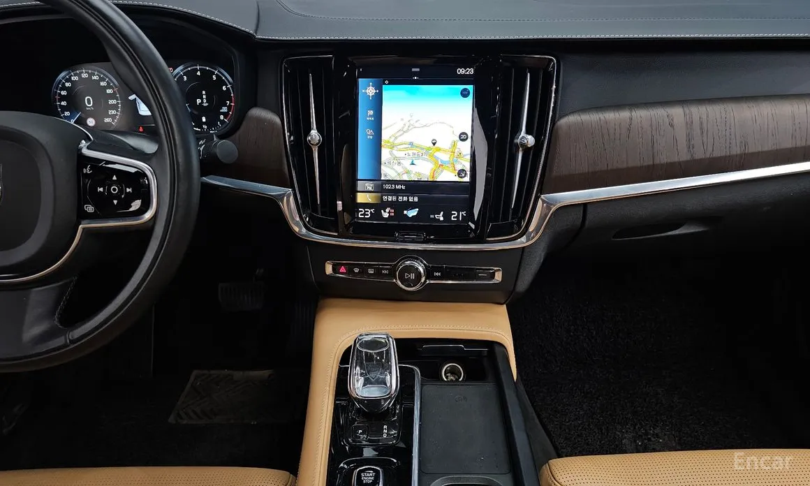 Фото 15 - Volvo S90