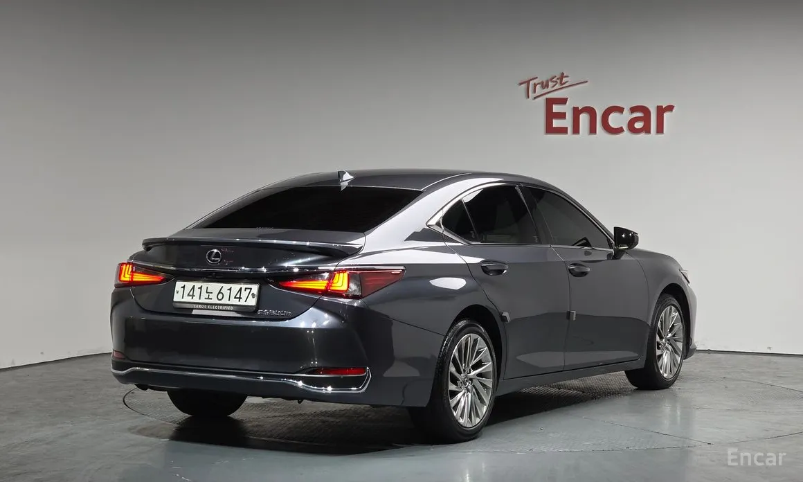 Фото 2 - Lexus ES