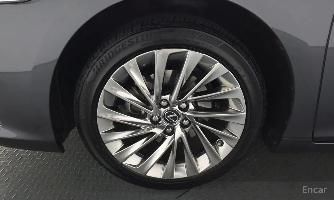 Фото 5 - Lexus ES