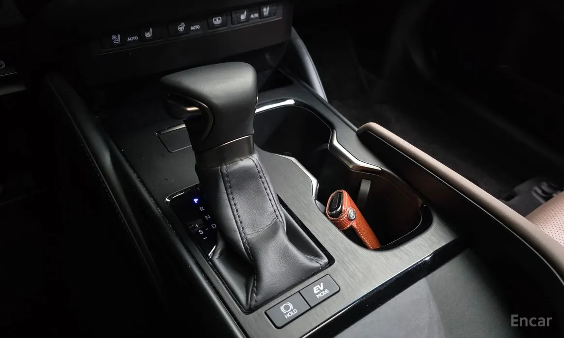 Фото 9 - Lexus ES