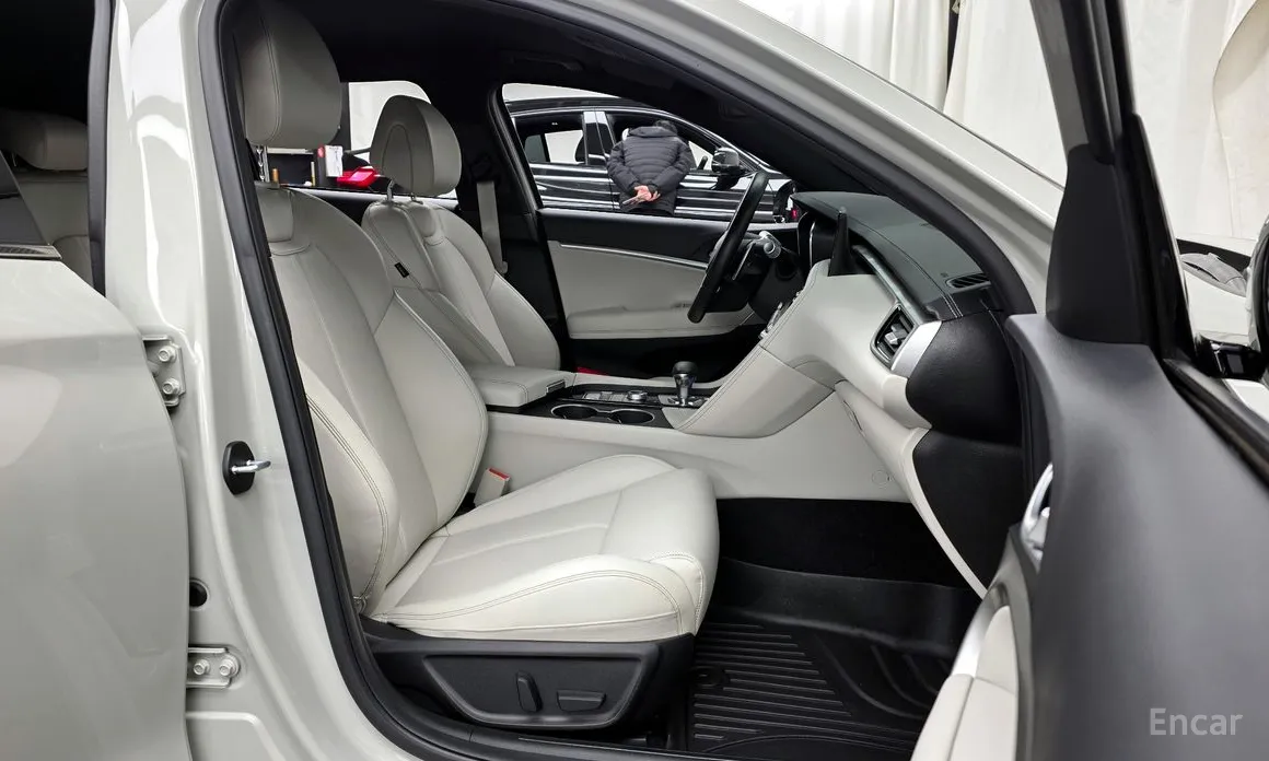 Фото 11 - Genesis G70