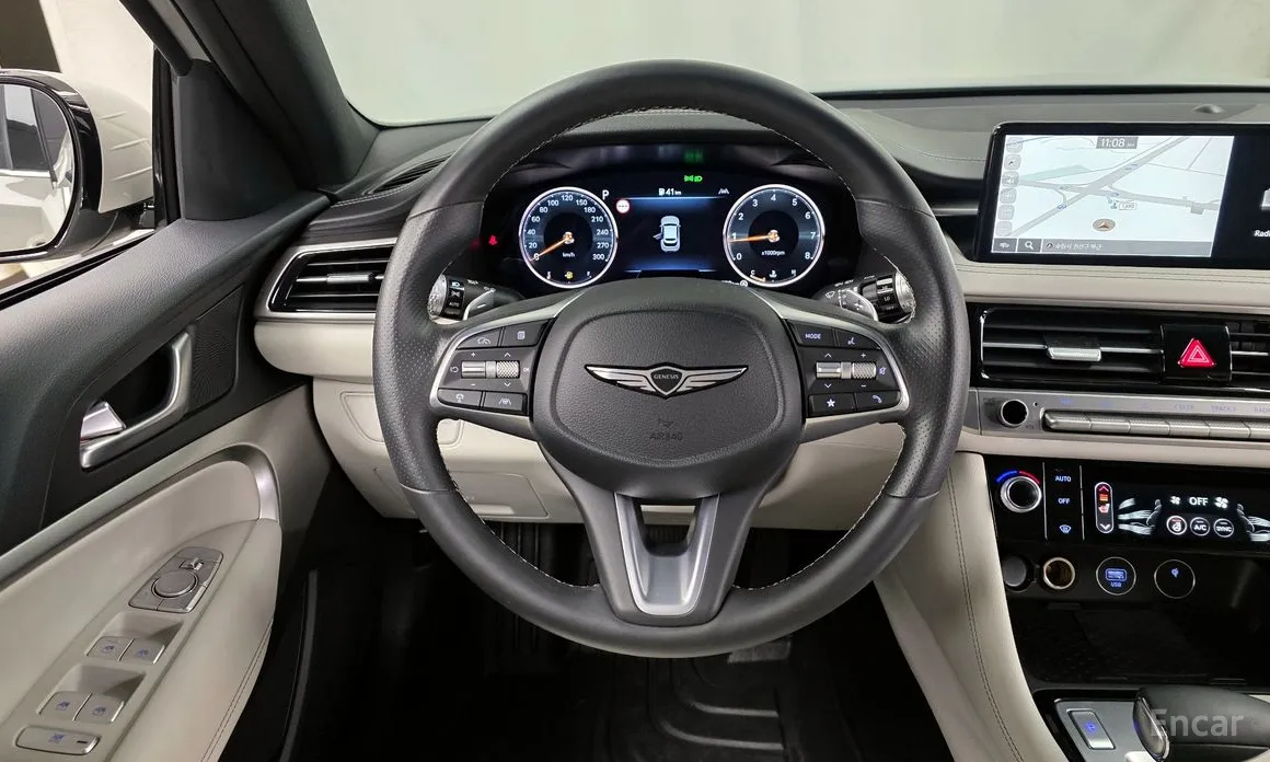 Фото 13 - Genesis G70