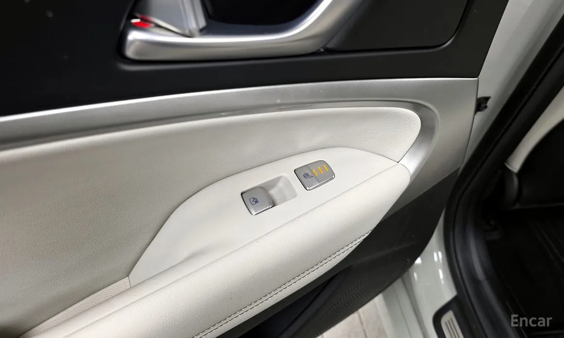 Фото 19 - Genesis G70